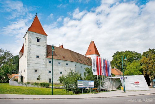 Nationalpark-Donau-Auen-Schloss_Aussen.jpg